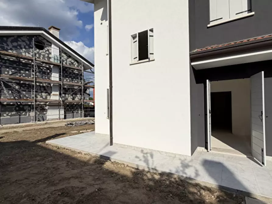 Immagine 10 di Casa bifamiliare in vendita  in Legnaro Via Frassanedo 3 a Legnaro
