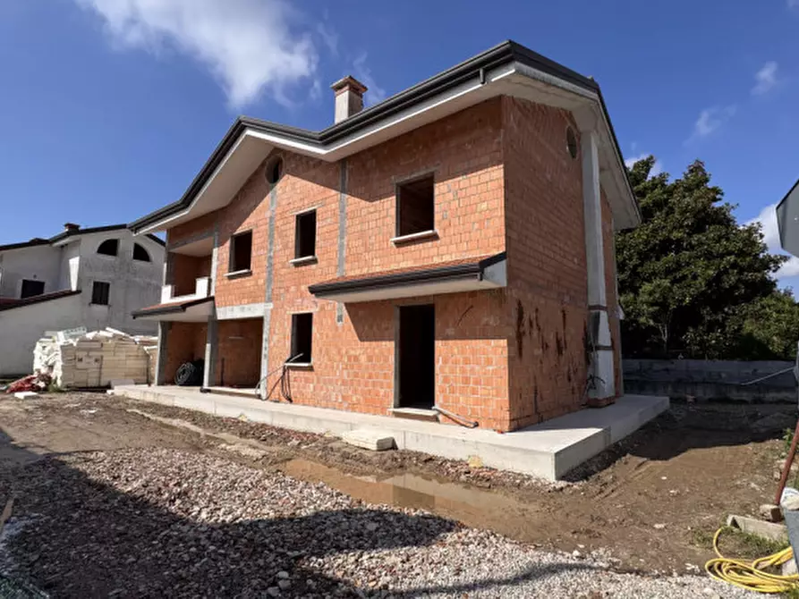 Immagine 24 di Casa bifamiliare in vendita  in Legnaro Via Frassanedo 3 a Legnaro