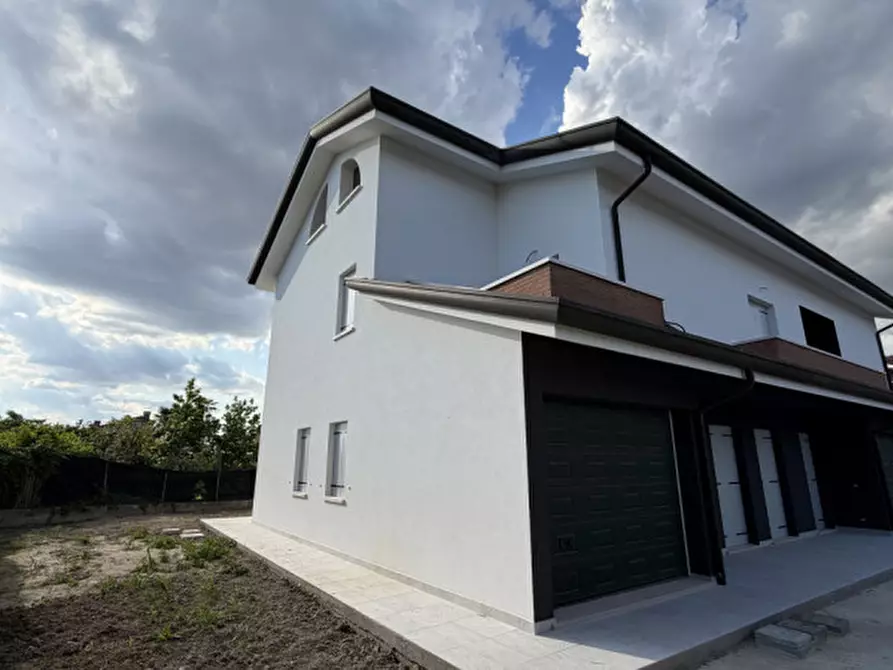 Immagine 25 di Casa bifamiliare in vendita  in Legnaro Via Frassanedo 3 a Legnaro