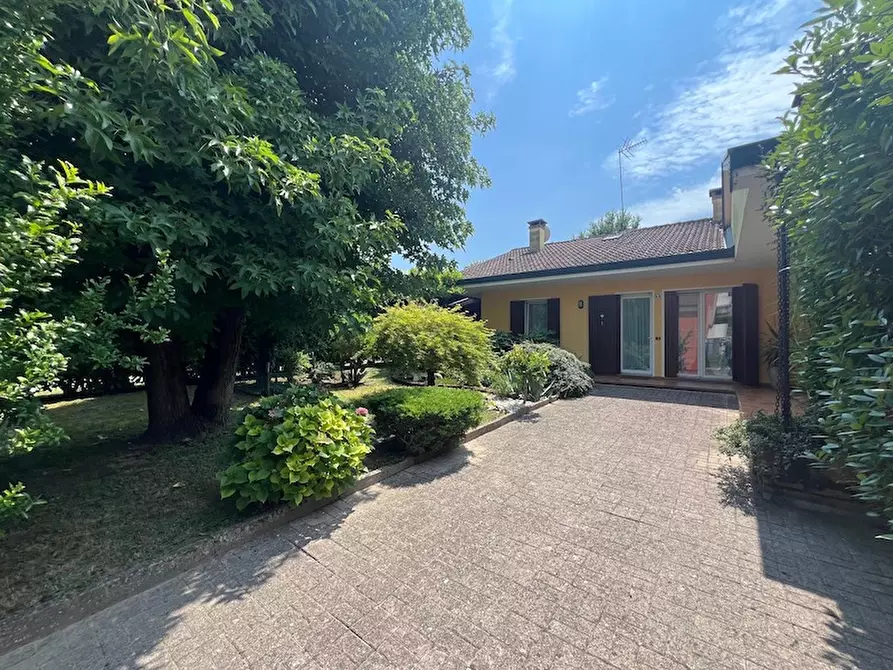 Immagine 1 di Casa trifamiliare in vendita  a Arzergrande