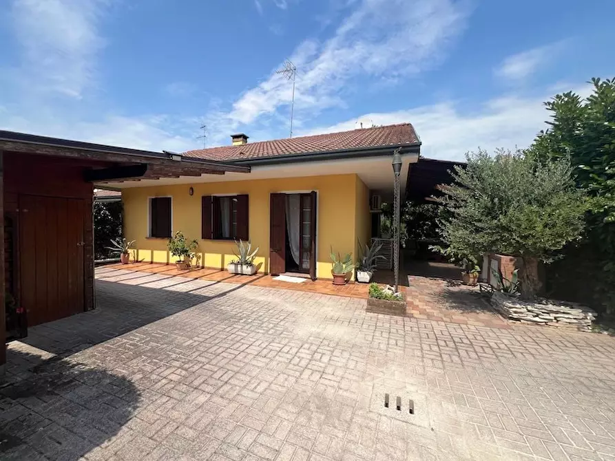 Immagine 2 di Casa trifamiliare in vendita  a Arzergrande