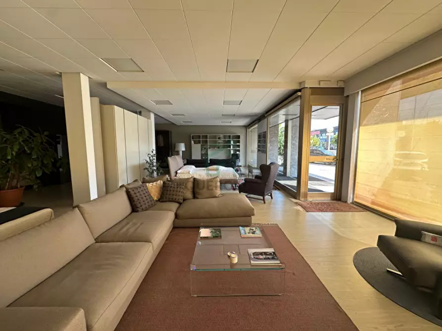 Immagine 2 di Negozio in vendita  in Via Forte Tomba a Verona