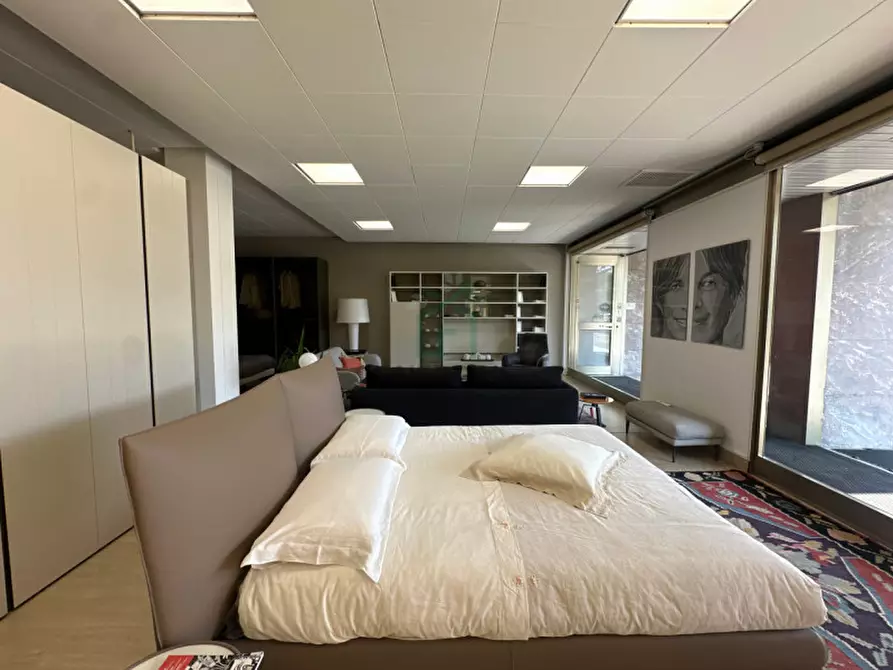 Immagine 7 di Negozio in vendita  in Via Forte Tomba a Verona