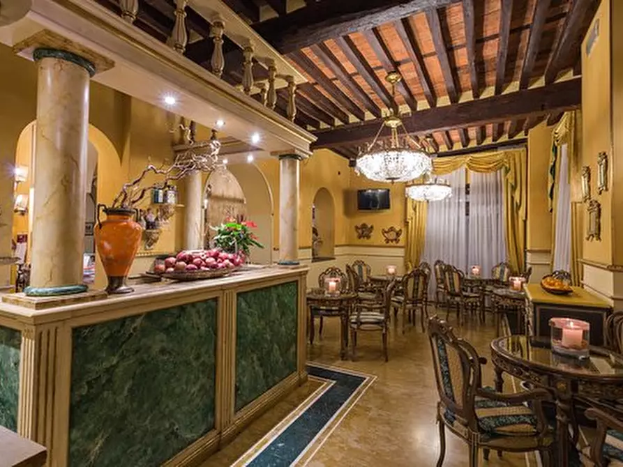 Immagine 1 di Palazzo in vendita  a Padova