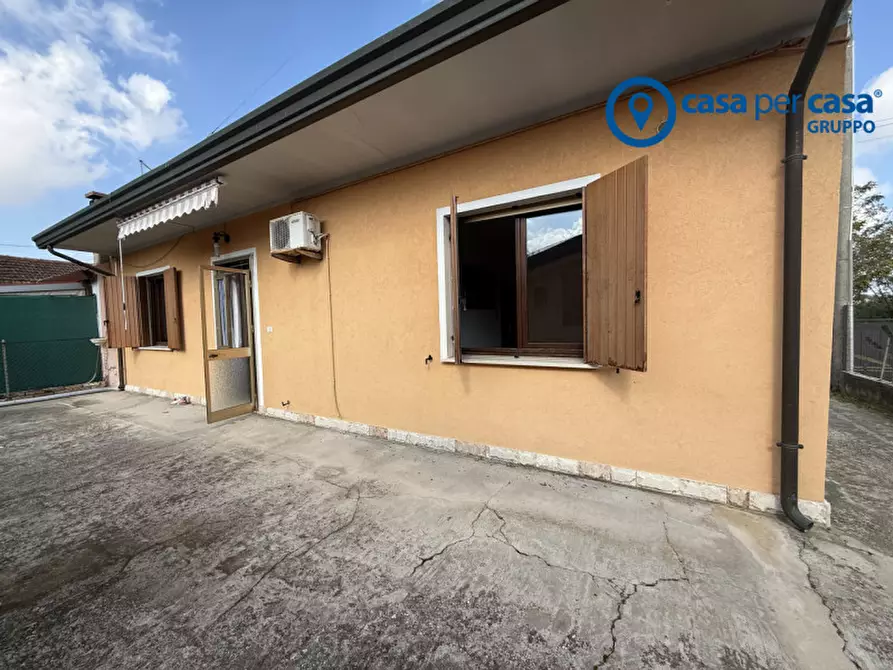 Immagine 2 di Casa bifamiliare in vendita  in Via Verona a Taglio Di Po