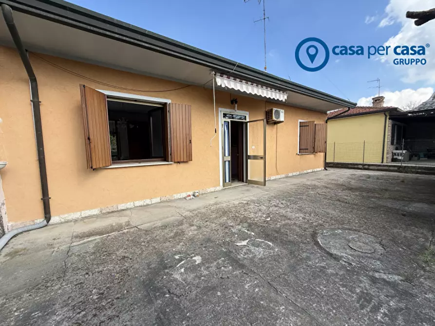 Immagine 3 di Casa bifamiliare in vendita  in Via Verona a Taglio Di Po