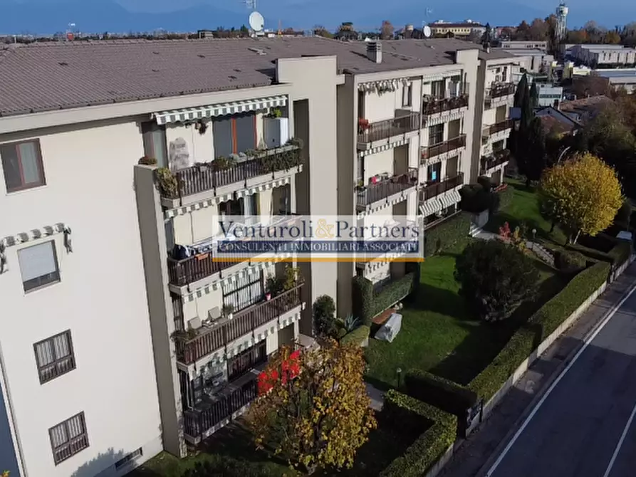 Immagine 1 di Appartamento in vendita  in Via Grezze a Desenzano Del Garda