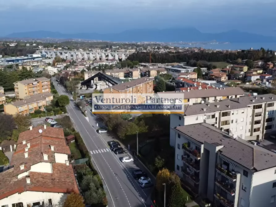 Immagine 3 di Appartamento in vendita  in Via Grezze a Desenzano Del Garda