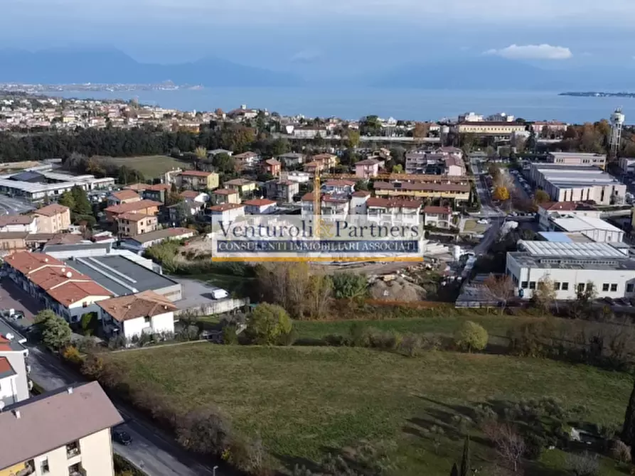 Immagine 4 di Appartamento in vendita  in Via Grezze a Desenzano Del Garda