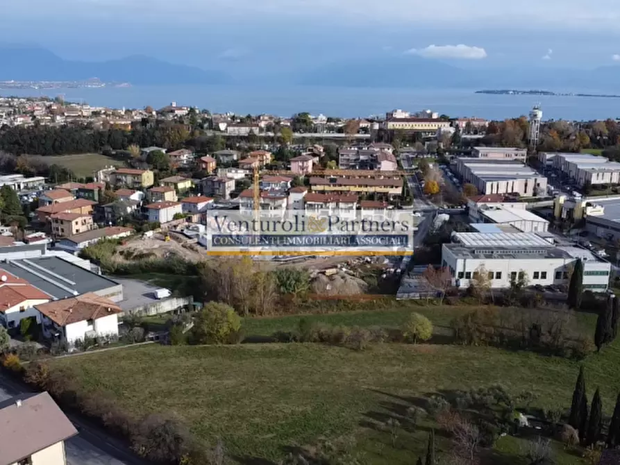 Immagine 5 di Appartamento in vendita  in Via Grezze a Desenzano Del Garda