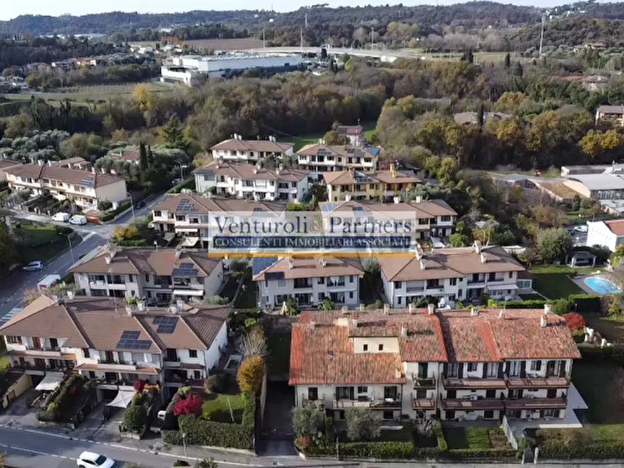 Immagine 7 di Appartamento in vendita  in Via Grezze a Desenzano Del Garda