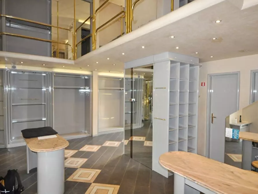 Immagine 17 di Casa indipendente in vendita  in Piazza della Libertà a San Giovanni Valdarno