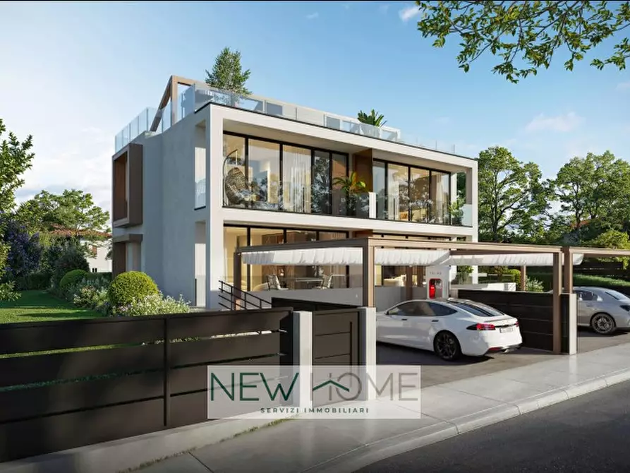 Immagine 1 di Villa in vendita  in via adige 2 a Peschiera Del Garda