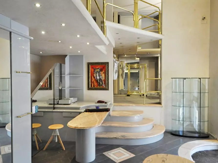 Immagine 2 di Negozio in vendita  in Piazza della Libertà a San Giovanni Valdarno