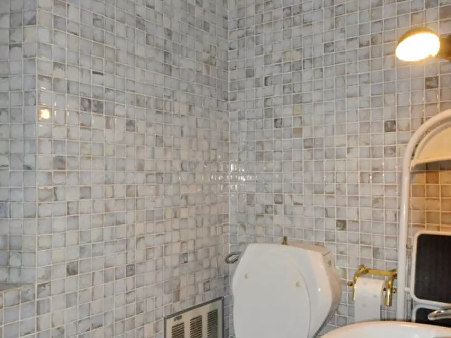 Immagine 20 di Negozio in vendita  in Piazza della Libertà a San Giovanni Valdarno