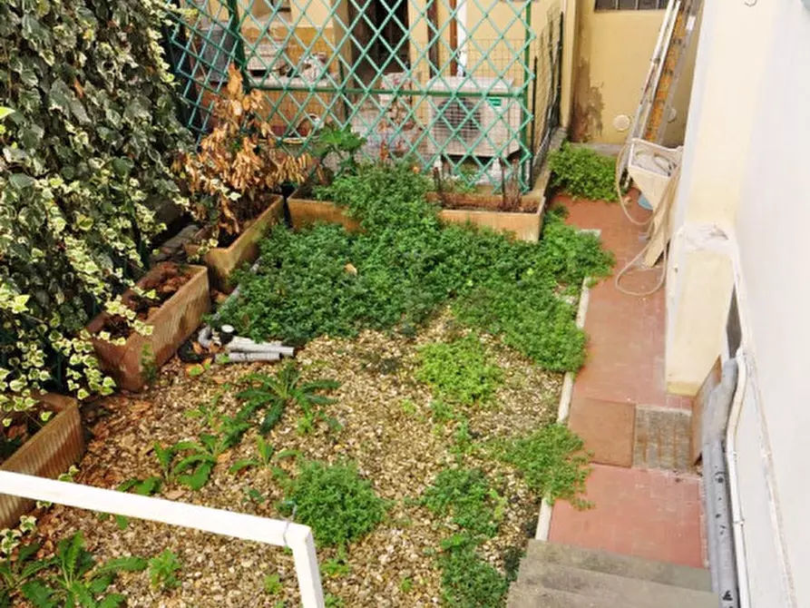 Immagine 22 di Negozio in vendita  in Piazza della Libertà a San Giovanni Valdarno