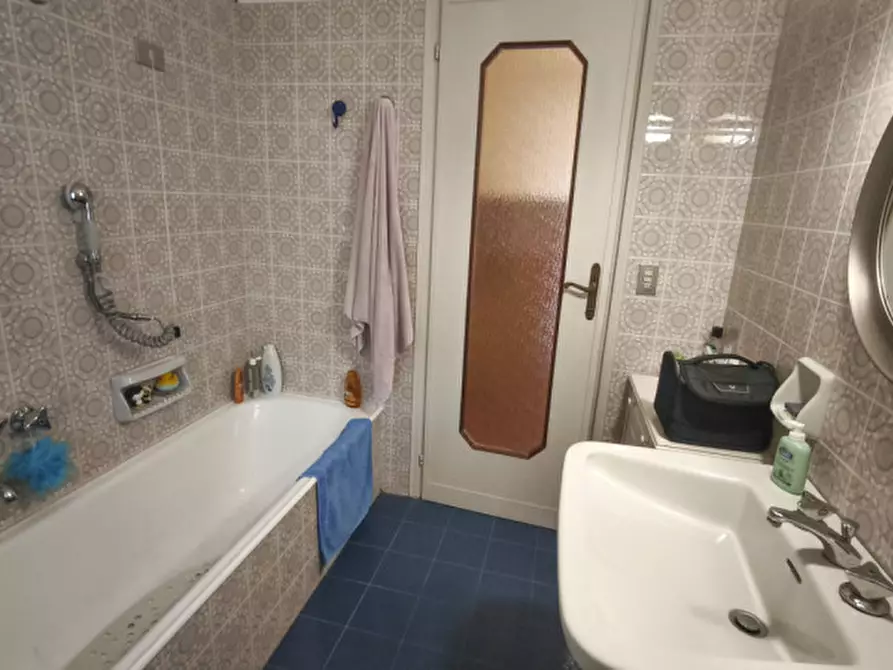 Immagine 14 di Appartamento in vendita  in Via Bonmoschetto a San Remo