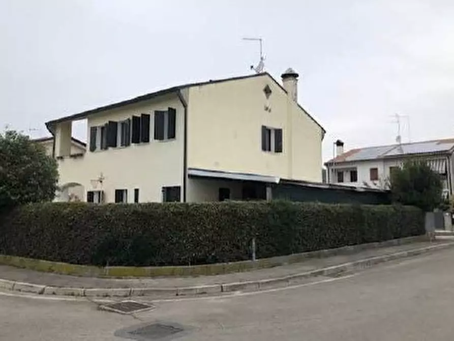 Immagine 2 di Casa indipendente in vendita  in Via San Girolamo, 6 a Nervesa Della Battaglia
