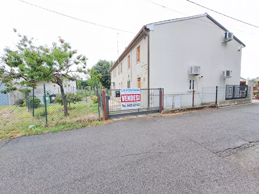 Immagine 1 di Casa indipendente in vendita  a Rovigo