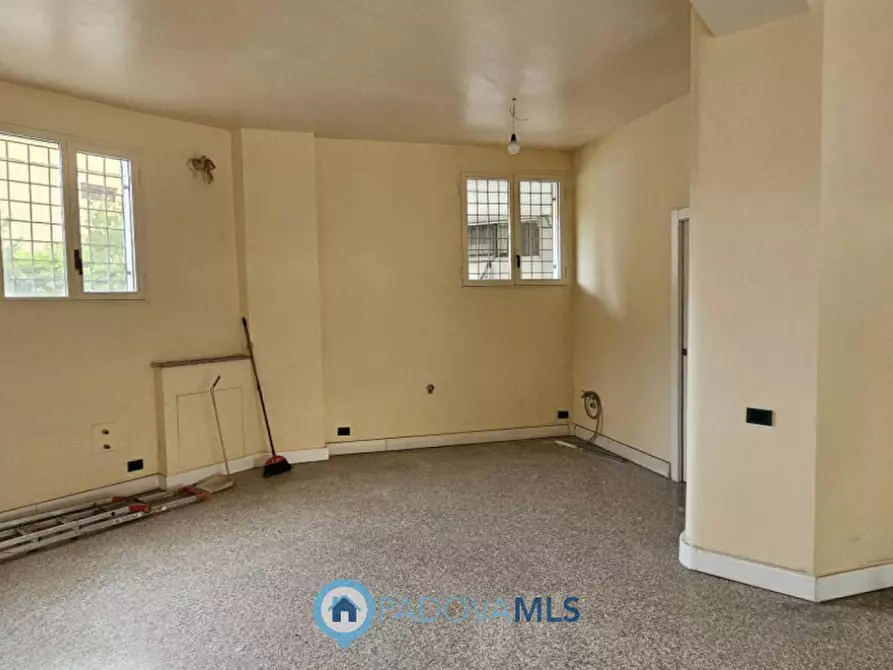 Immagine 3 di Negozio in vendita  in via jacopo facciolati a Padova