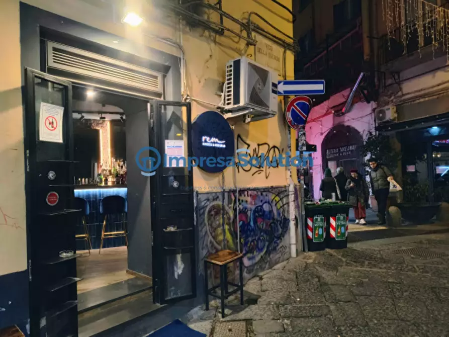 Immagine 2 di Attività commerciale in vendita  in Vico della Quercia a Napoli