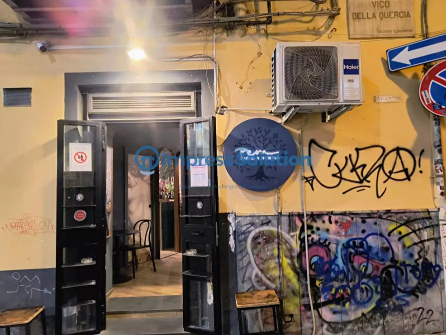 Immagine 3 di Attività commerciale in vendita  in Vico della Quercia a Napoli