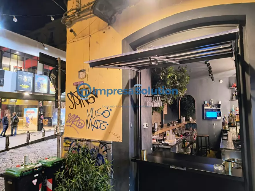 Immagine 4 di Attività commerciale in vendita  in Vico della Quercia a Napoli