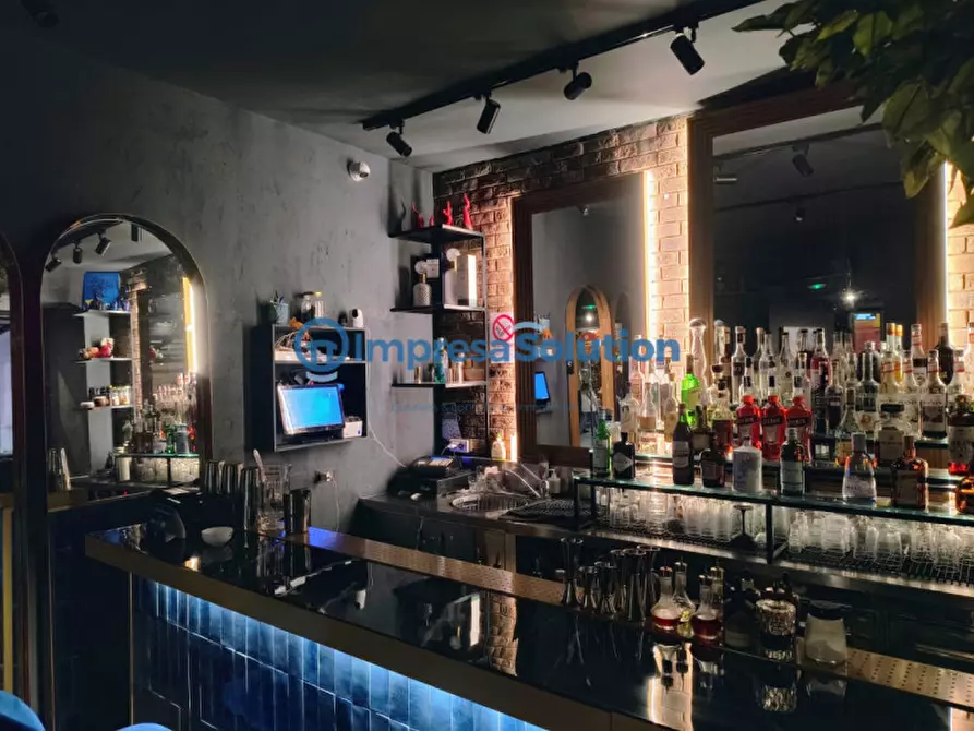 Immagine 9 di Attività commerciale in vendita  in Vico della Quercia a Napoli