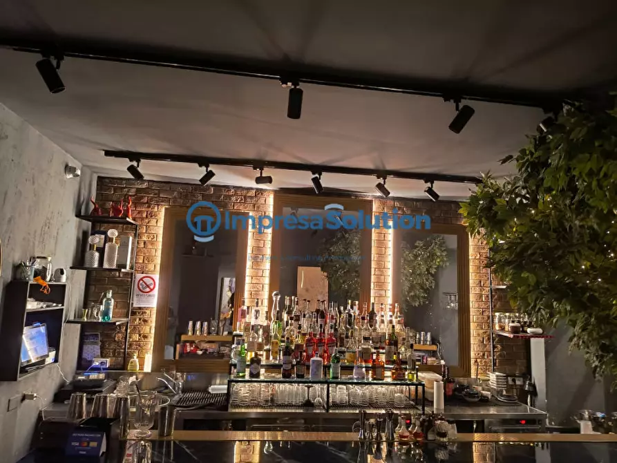 Immagine 10 di Attività commerciale in vendita  in Vico della Quercia a Napoli