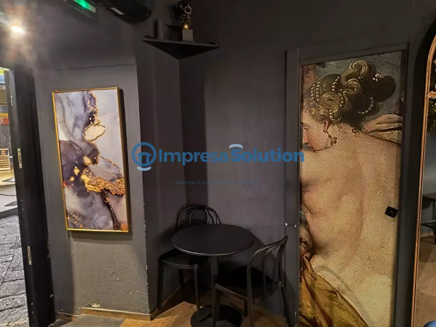 Immagine 14 di Attività commerciale in vendita  in Vico della Quercia a Napoli