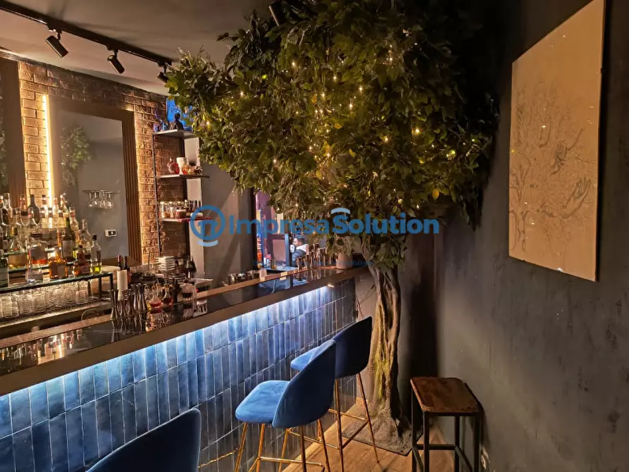 Immagine 15 di Attività commerciale in vendita  in Vico della Quercia a Napoli