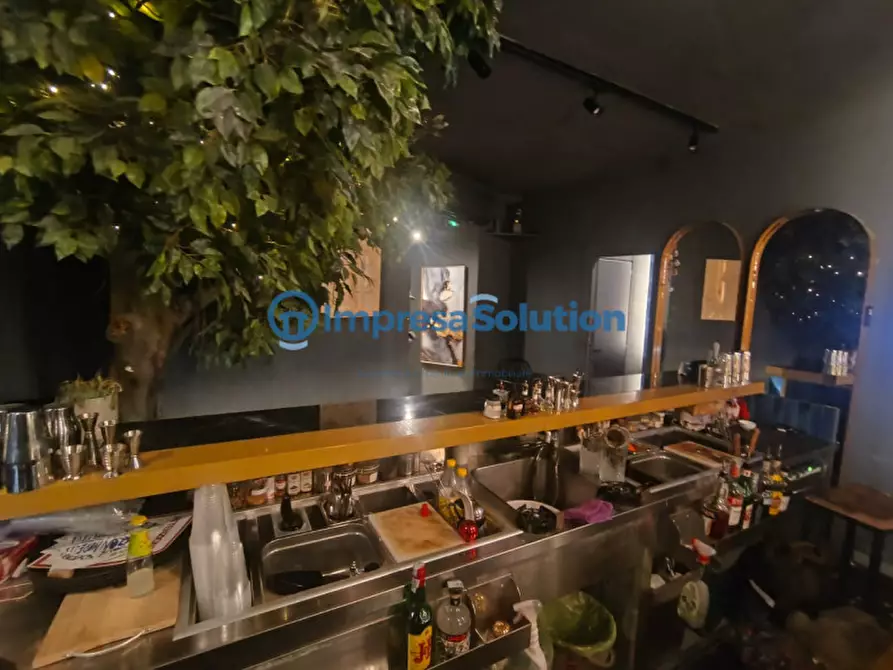 Immagine 16 di Attività commerciale in vendita  in Vico della Quercia a Napoli