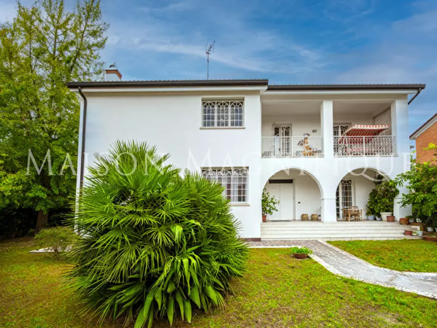 Immagine 2 di Villa in vendita  in Via Vittore e Mario Hanau a Ferrara