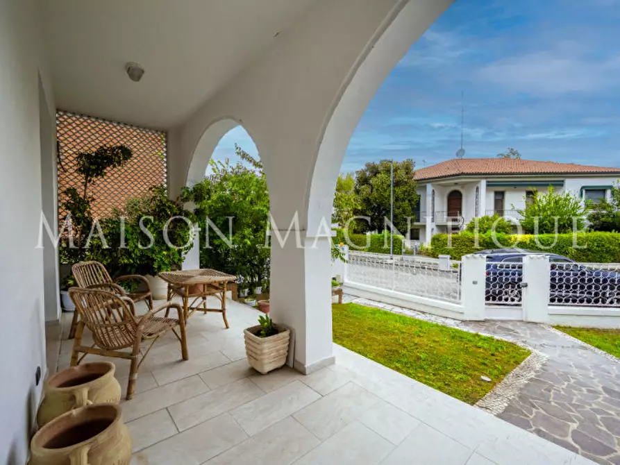 Immagine 3 di Villa in vendita  in Via Vittore e Mario Hanau a Ferrara