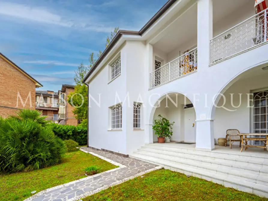 Immagine 4 di Villa in vendita  in Via Vittore e Mario Hanau a Ferrara