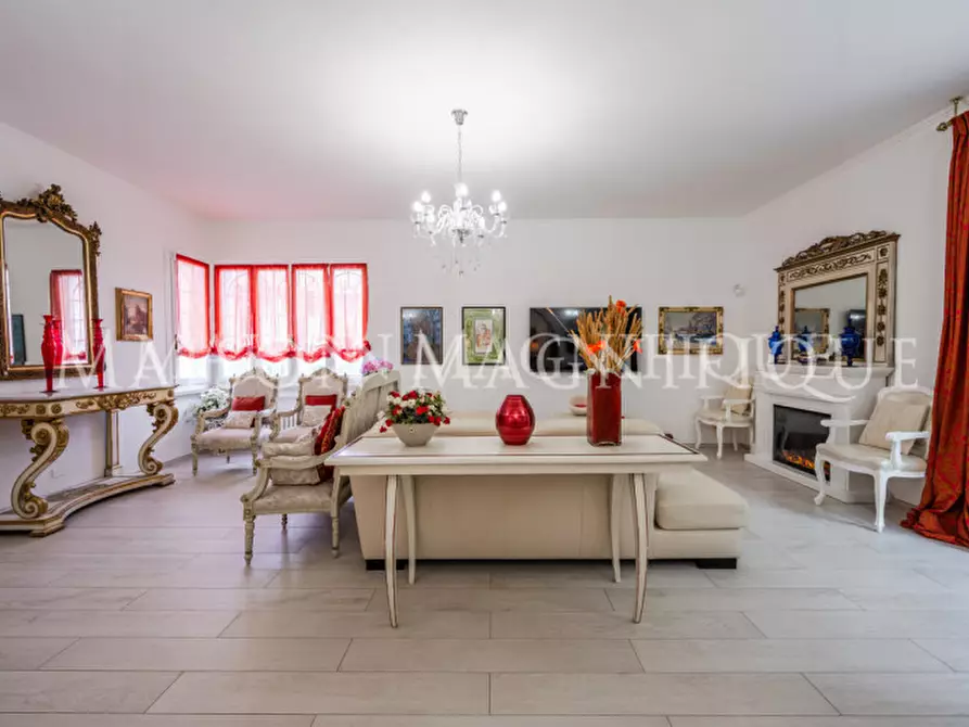 Immagine 10 di Villa in vendita  in Via Vittore e Mario Hanau a Ferrara