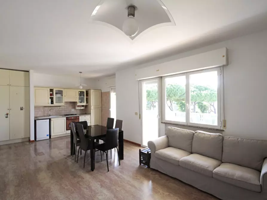 Immagine 1 di Appartamento in vendita  in Viale Cirene a Riccione