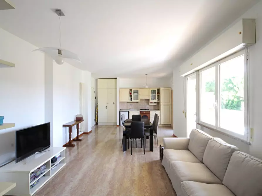 Immagine 4 di Appartamento in vendita  in Viale Cirene a Riccione