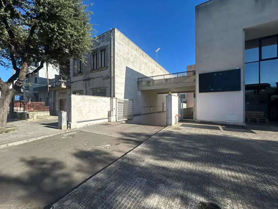 Immagine 1 di Garage in vendita  in Viale della Libertà 141 a Lecce