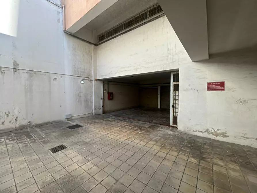 Immagine 3 di Garage in vendita  in Viale della Libertà 141 a Lecce
