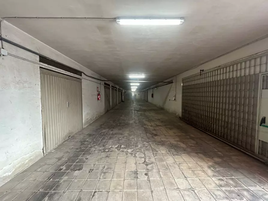 Immagine 4 di Garage in vendita  in Viale della Libertà 141 a Lecce