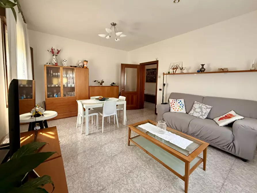 Immagine 2 di Casa indipendente in vendita  in Via Papa Luciani a Villa Estense