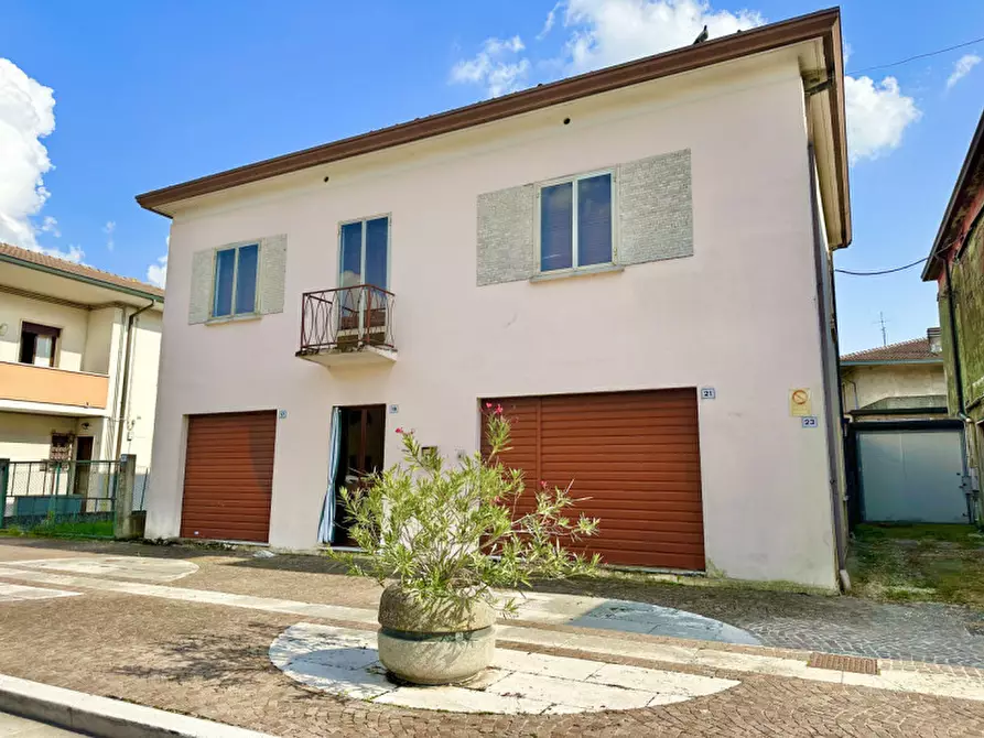 Immagine 1 di Casa indipendente in vendita  a Roveredo Di Gua'