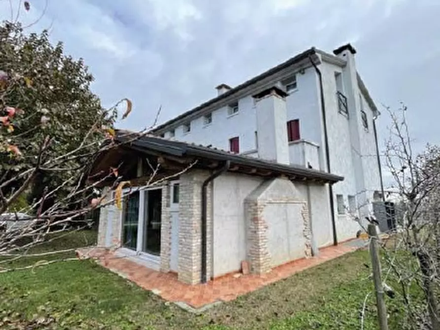 Immagine 2 di Villa in vendita  in Via Ungheresca, 29 a Santa Lucia Di Piave