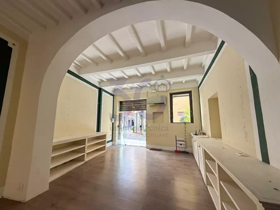 Immagine 2 di Negozio in affitto  in Centralissimo a Arezzo