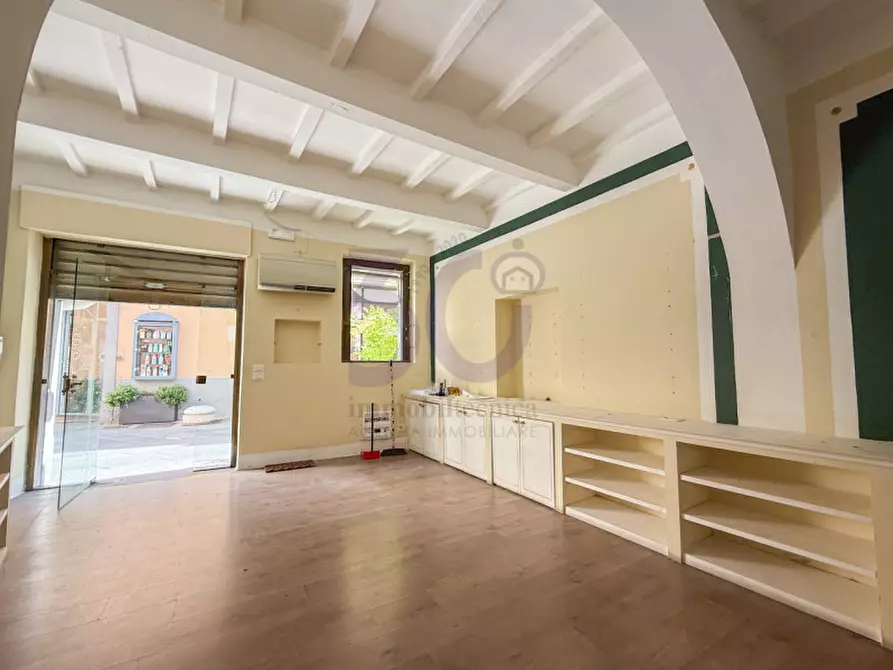 Immagine 4 di Negozio in affitto  in Centralissimo a Arezzo