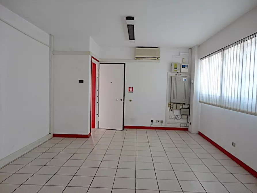 Immagine 10 di Ufficio in affitto  in Via Giovanni Savelli a Padova
