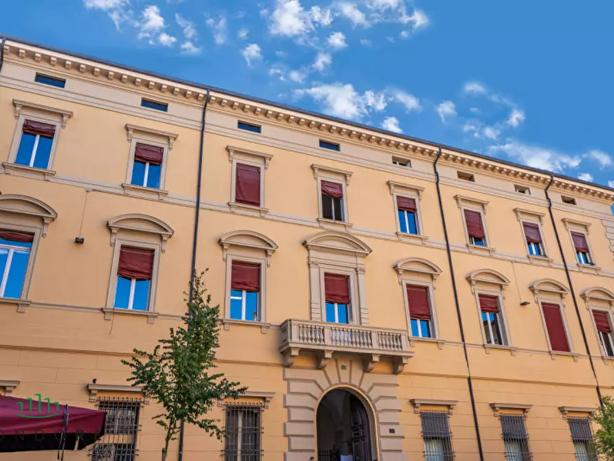 Immagine 2 di Appartamento in vendita  in piazza san martino a Bologna