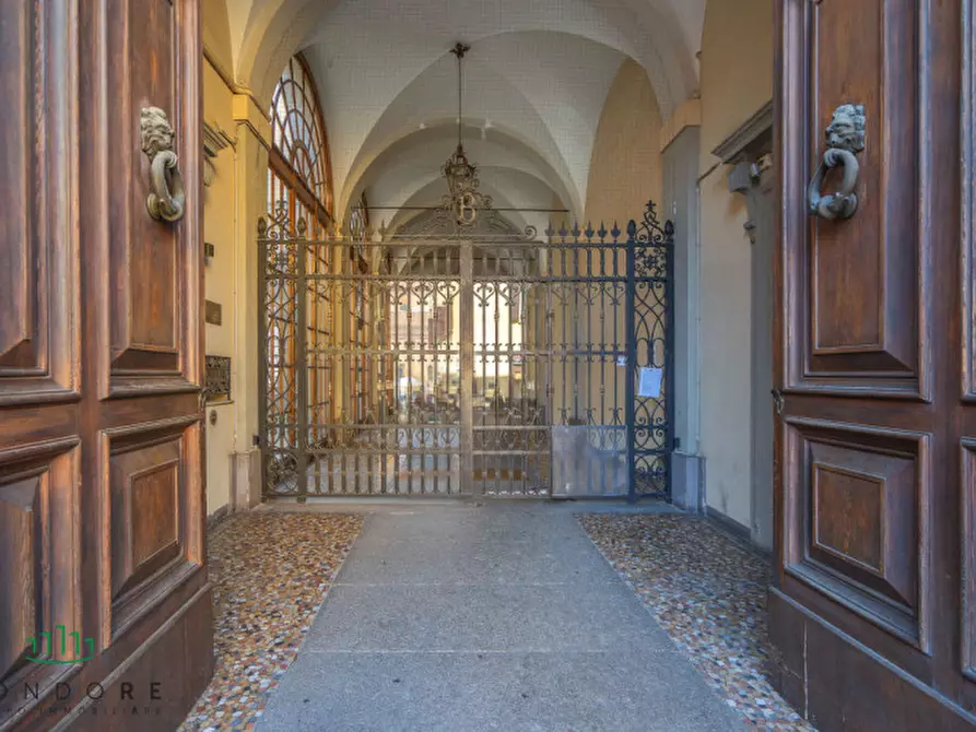 Immagine 3 di Appartamento in vendita  in piazza san martino a Bologna