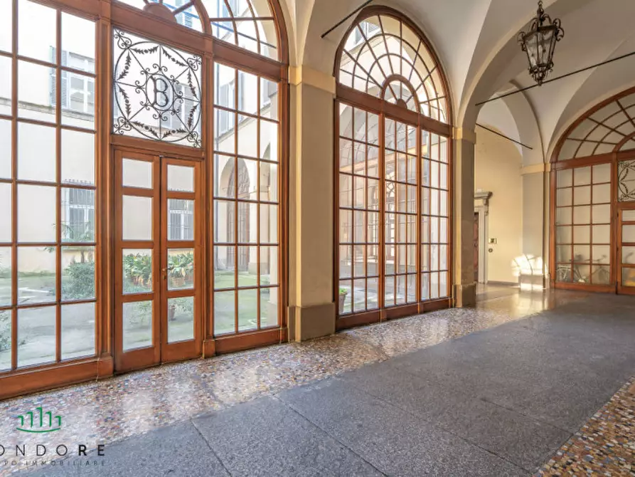 Immagine 4 di Appartamento in vendita  in piazza san martino a Bologna